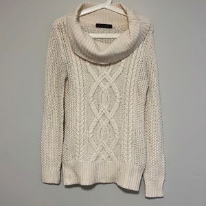 White Sweater | Suzy Shier